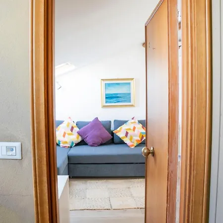 Apartament 049 - Attico Elegante, 10 Minuti A Piedi Da Mare E - Posto Auto Privato Gratis *