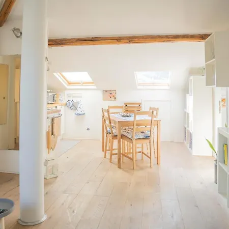 Apartament 049 - Attico Elegante, 10 Minuti A Piedi Da Mare E - Posto Auto Privato Gratis