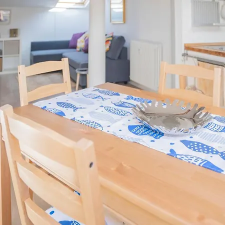 049 - Attico Elegante, 10 Minuti A Piedi Da Mare E - Posto Auto Privato Gratis דירה