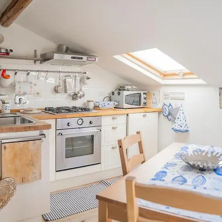049 - Attico Elegante, 10 Minuti A Piedi Da Mare E - Posto Auto Privato Gratis Apartman *