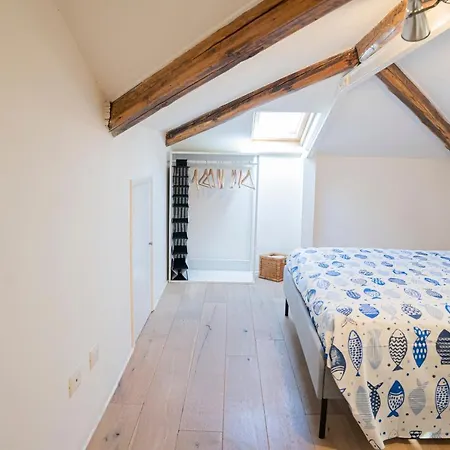 049 - Attico Elegante, 10 Minuti A Piedi Da Mare E - Posto Auto Privato Gratis