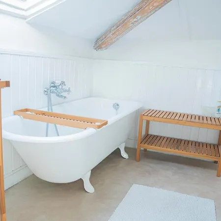 049 - Attico Elegante, 10 Minuti A Piedi Da Mare E - Posto Auto Privato Gratis דירה