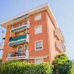 049 - Attico Elegante, 10 Minuti A Piedi Da Mare E - Posto Auto Privato Gratis, Ristrutturato Marzo 2026 *