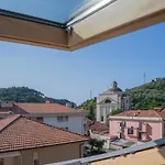 049 - Attico Elegante, 10 Minuti A Piedi Da Mare E - Posto Auto Privato Gratis, Ristrutturato Marzo 2026
