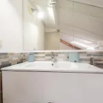 049 - Attico Elegante, 10 Minuti A Piedi Da Mare E - Posto Auto Privato Gratis, Ristrutturato Marzo 2026 شقة *