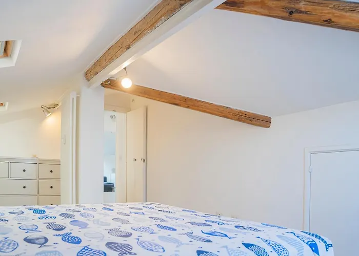 049 - Attico Elegante, 10 Minuti A Piedi Da Mare E - Posto Auto Privato Gratis *
